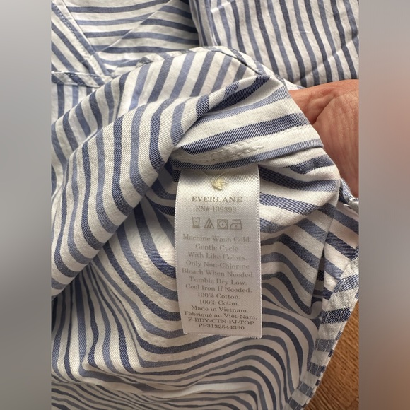 Everlane Blue And White Striped Cotton Collared The Woven PJ Top Size M NWT - Picture 3 of 6